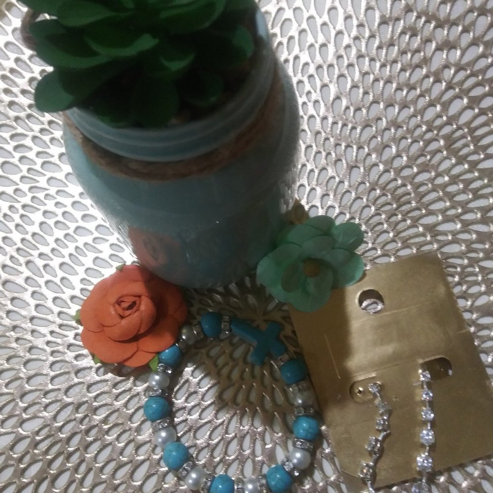 Turquoise and silver bracelet and silver earring